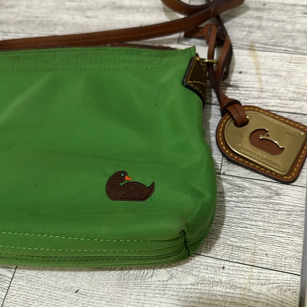 Dooney and bourke green crossbody leather purse - Picture 2 of 9